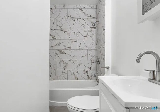 Building Photo - 301 Poplar St