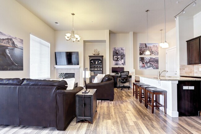 Building Photo - Private 2 bed 2 bath Condo in Inverness En...