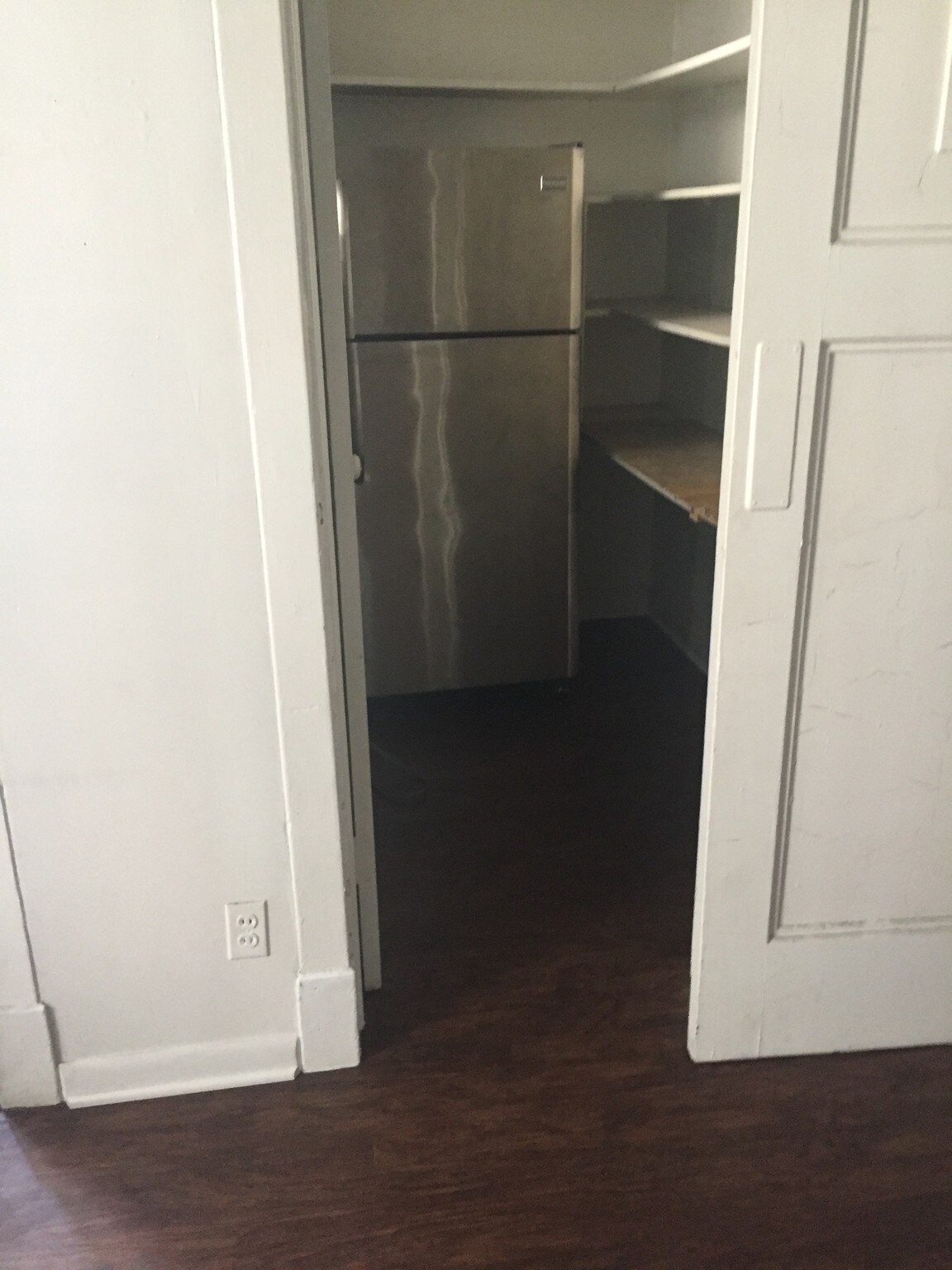 Building Photo - 434 W Roslyn Pl