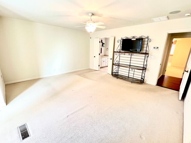 Building Photo - Rare rental opportunity in gated Garden Park!