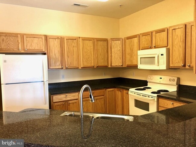 Building Photo - 4302 Fullerton Ct