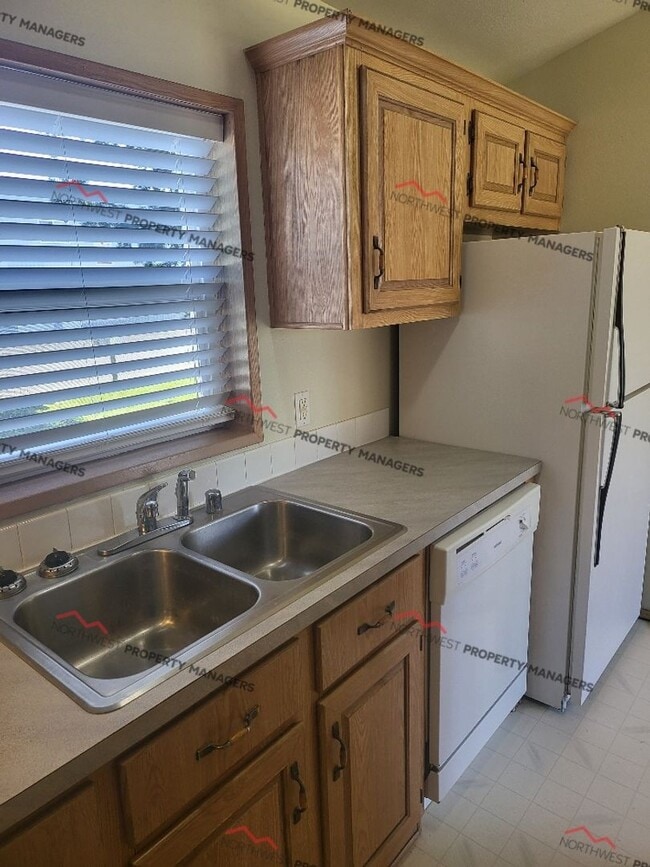 Building Photo - STATUS: AVAILABLE   | R80h | $1595.00