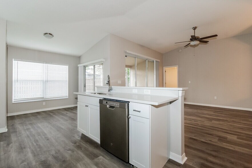 Building Photo - 9919 Stockbridge Dr