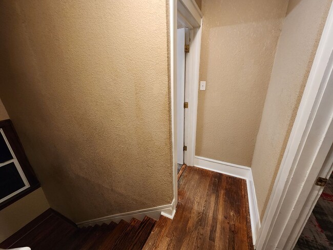Building Photo - 4 Bedroom, 2 Bathroom home with large yard...