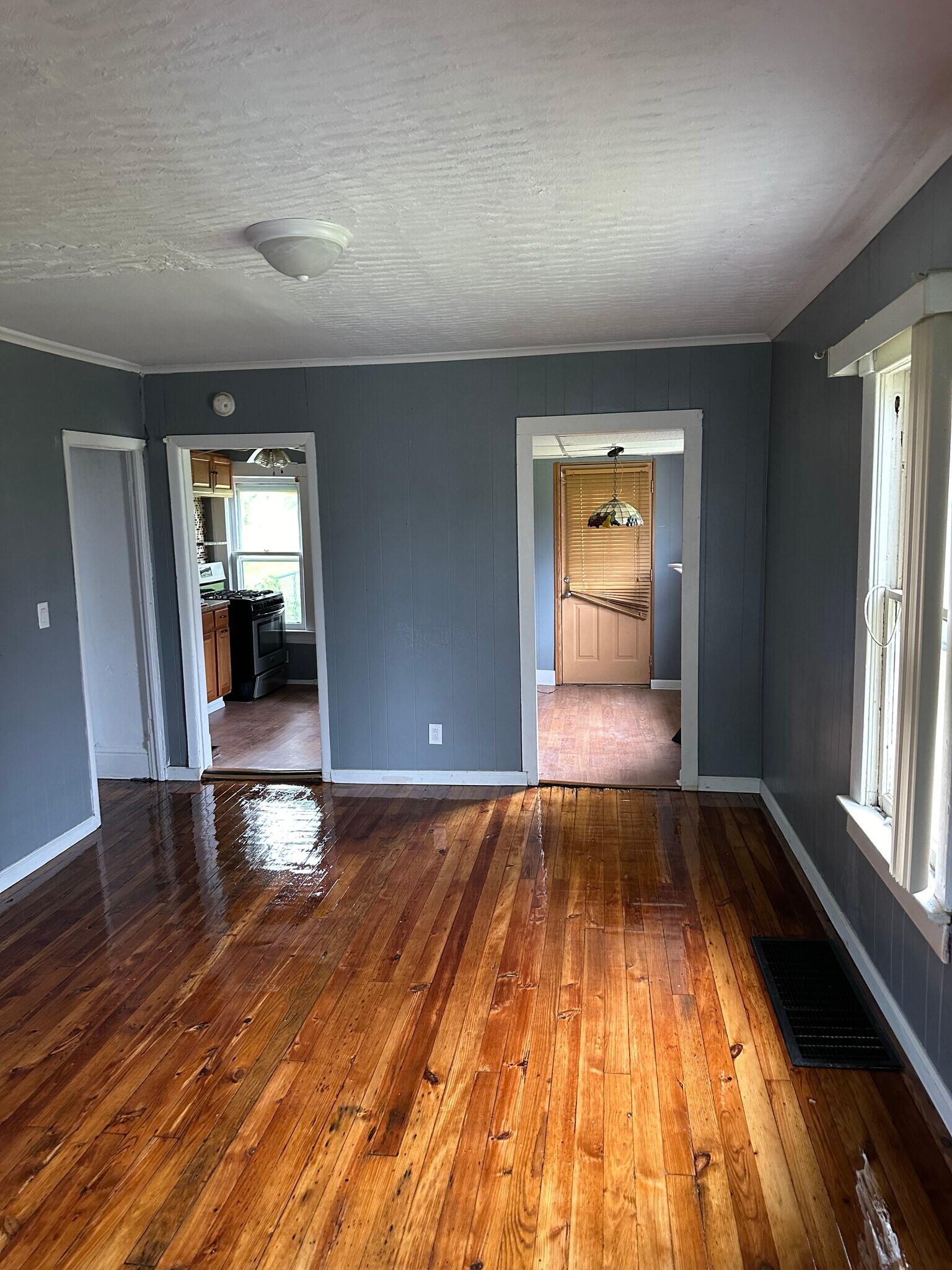 Building Photo - 1127 Wallis Ave