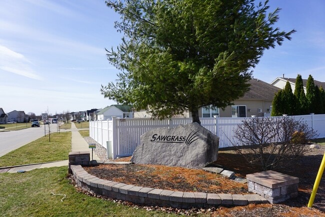 Building Photo - 802 Sedgegrass Dr