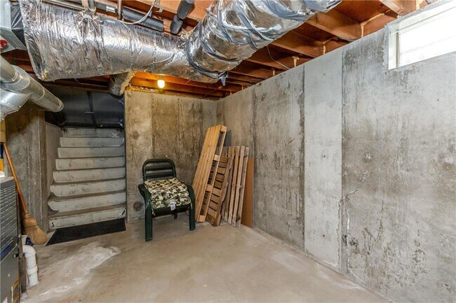 Building Photo - 53 Hazael St