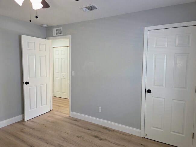 Building Photo - 3150 Emerson Ave S