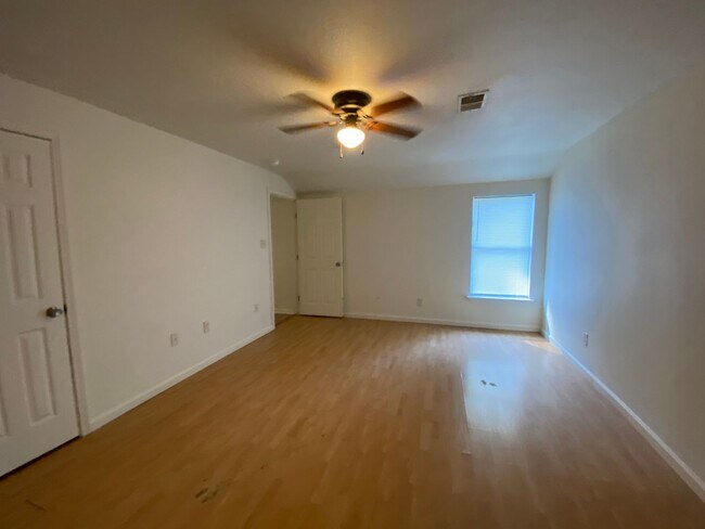 Building Photo - 1723 W Matthews Ave