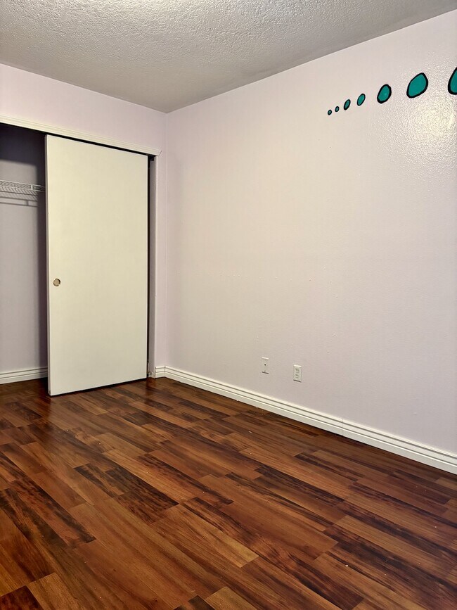 Building Photo - 3617 Cameo Dr