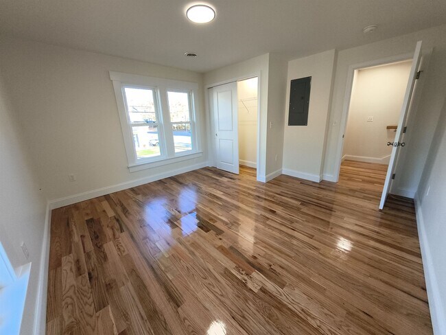 Building Photo - 386 Union Ave