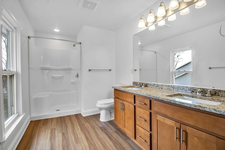 Building Photo - 5849 Broadway, 8