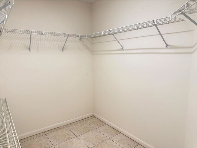 Building Photo - 1001 SW 141st Ave