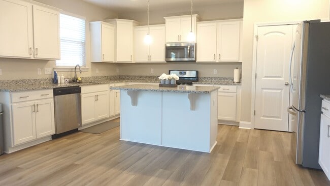 Building Photo - 1910 Pennypacker Ln