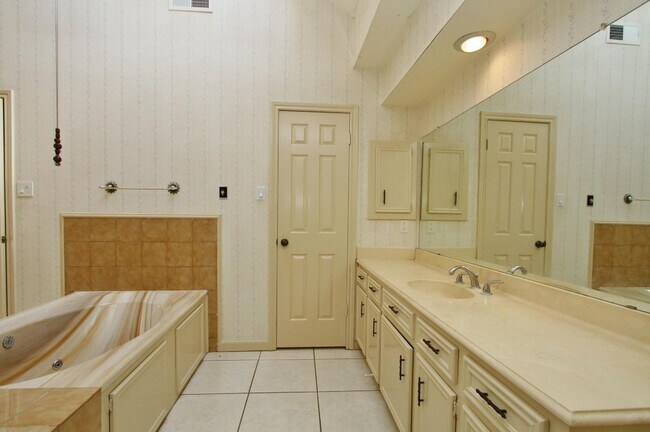 Building Photo - 3339 Three Pines Dr
