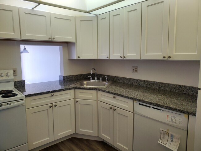 Building Photo - 6050 NW 64th Ave