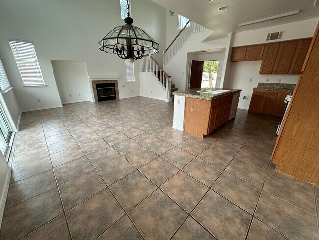 Building Photo - Pleasant 4 Bd. 2.5 Ba. River Oaks Home loc...