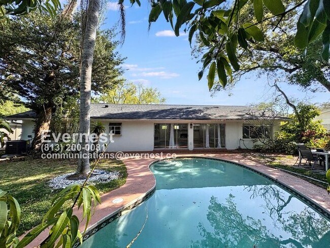 Building Photo - 3-Bedroom/2-Bath Home with Fenced Yard & Private Pool/ Available Soon!
