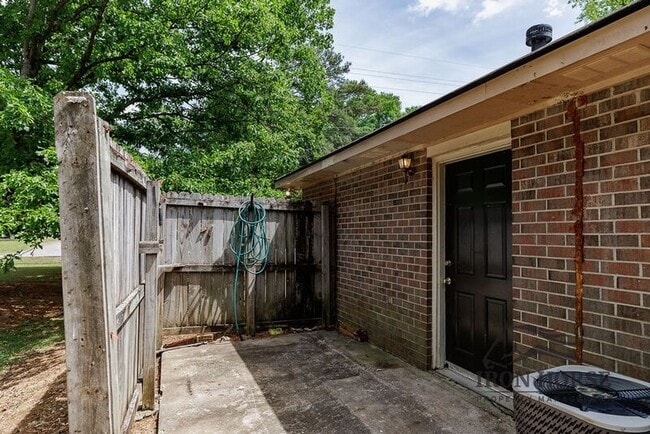 Building Photo - 229 N Burson Ave