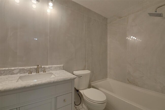 Building Photo - 15803 Pryor Dr