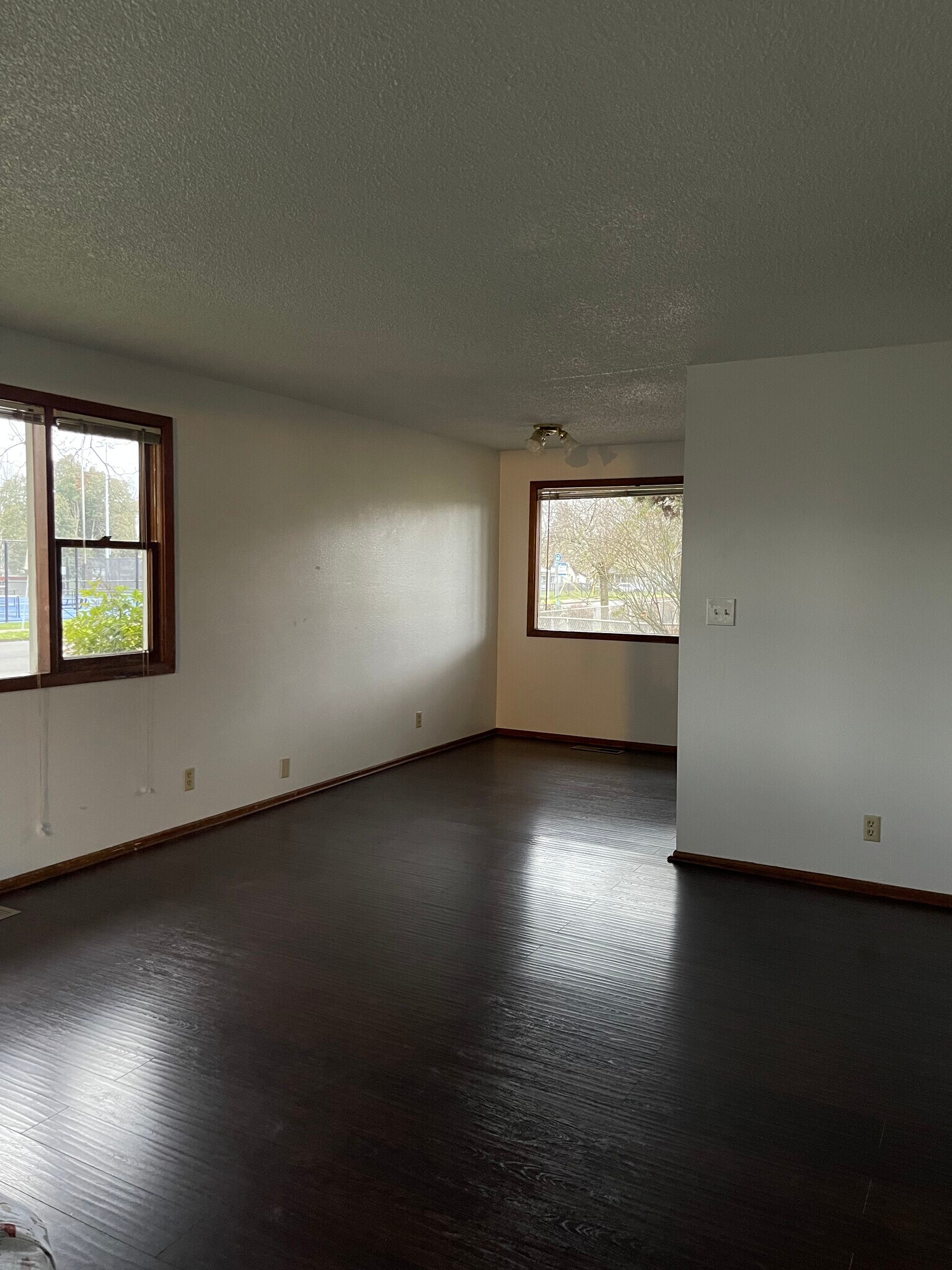 Building Photo - 1982 Broadway St NE