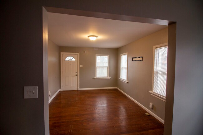 Building Photo - 6817 Raymond Ave