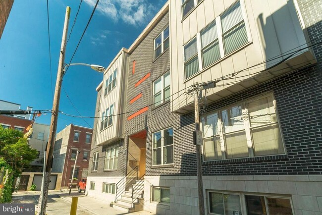Building Photo - 714 N Chadwick St