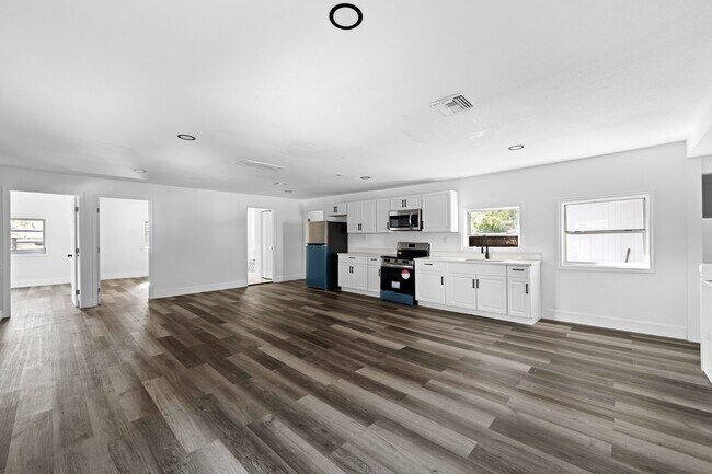 Building Photo - 10821 Cedar St