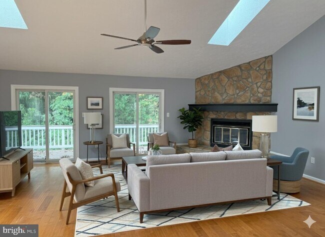 Building Photo - 10909 Clara Barton Ct