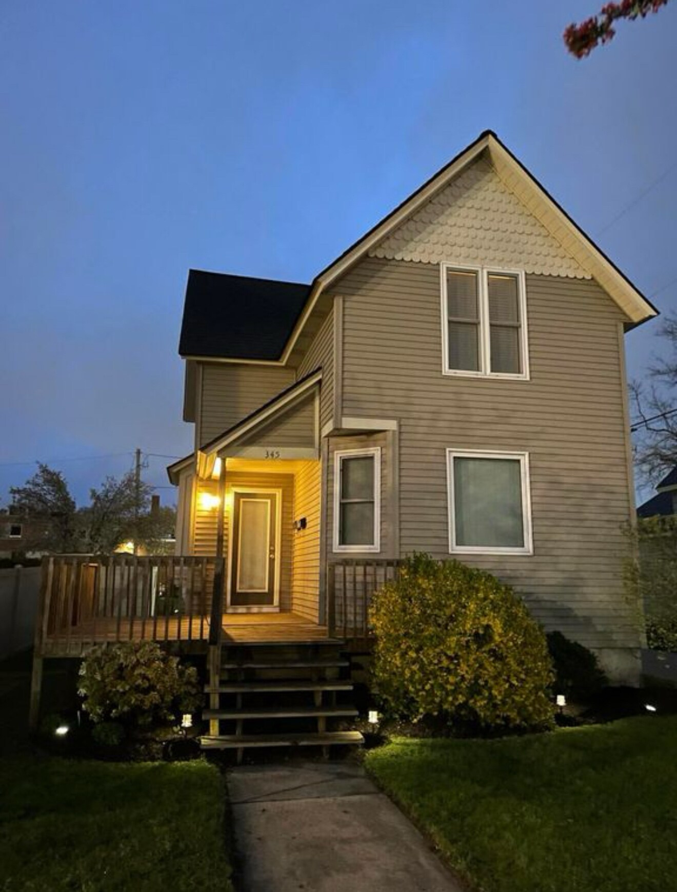 Building Photo - 345 S River Ave