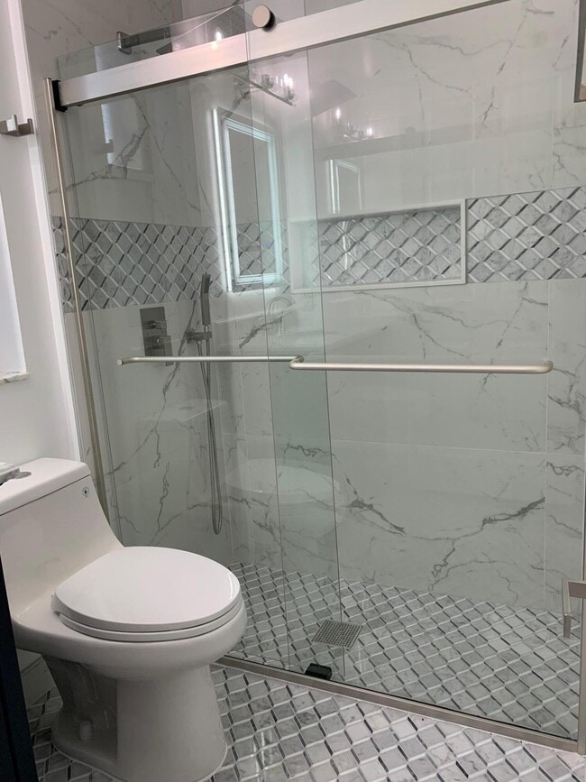 Building Photo - 717 Lake Wellington Dr