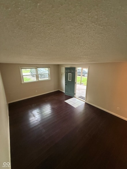 Building Photo - 10633 Central Ave