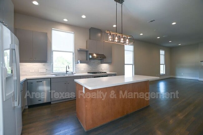 Building Photo - 2220 Portsmouth St