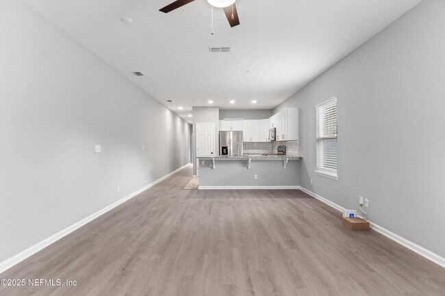 Building Photo - 3229 Lenox Ave