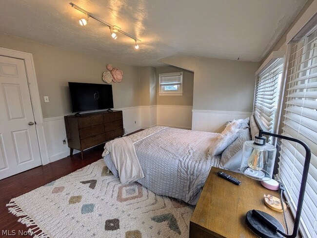 Building Photo - 1902 Harding Dr