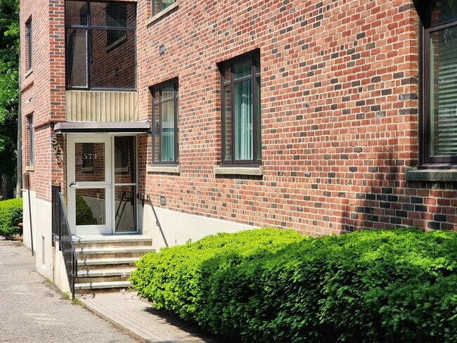 Building Photo - 573 Washington St
