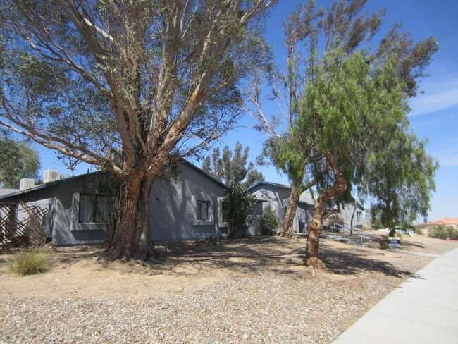 Building Photo - 2 Bedroom 1.5 Bath - Pool