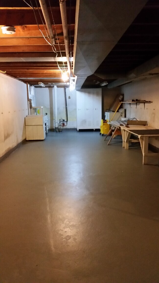 Building Photo - 10 Parkdale Dr