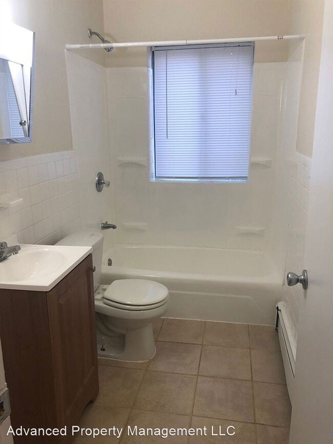 Building Photo - 1045 River St