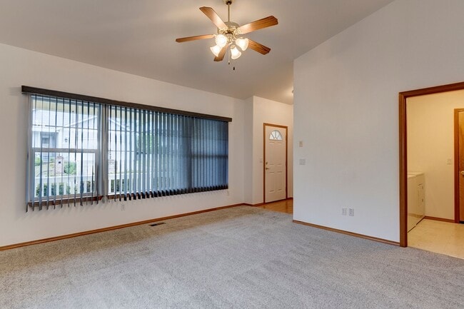 Building Photo - 2 Bd 2 Bath Home in 55+ Community