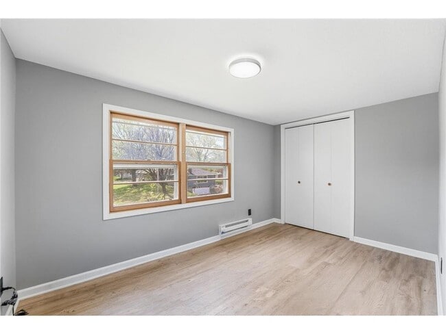 Building Photo - 1697 Rose Pl W