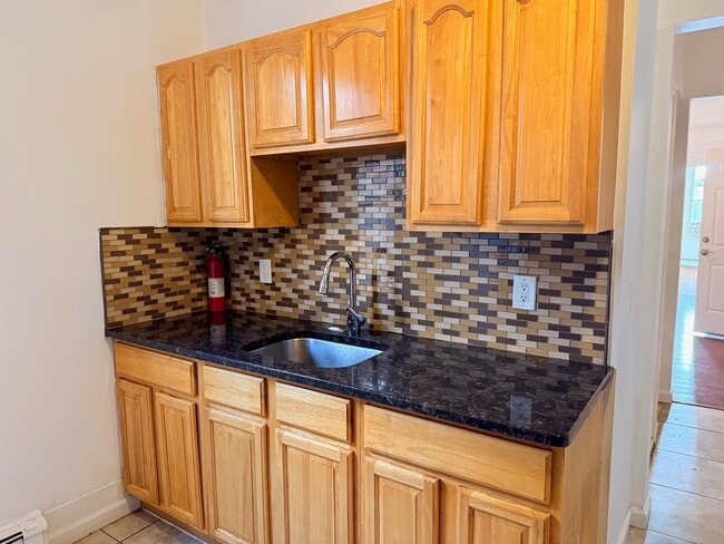 Building Photo - 35 W 47th St