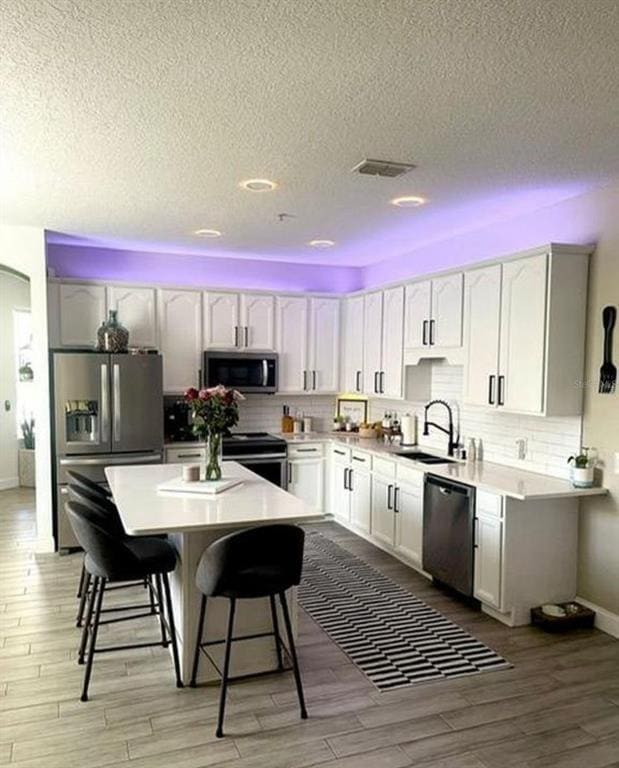 Building Photo - 10400 Eastpark Woods Dr