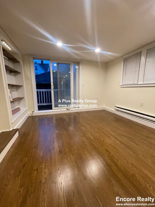 Building Photo - 842 South St