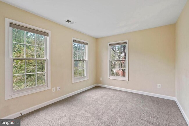 Building Photo - 8878 Ashgrove House Ln