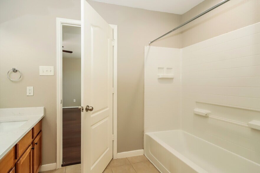 Building Photo - 4601 Clemwood Ln