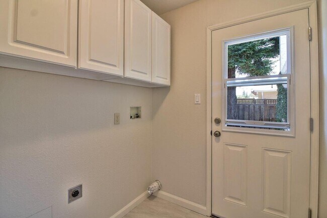 Building Photo - 4854 Humber Pl
