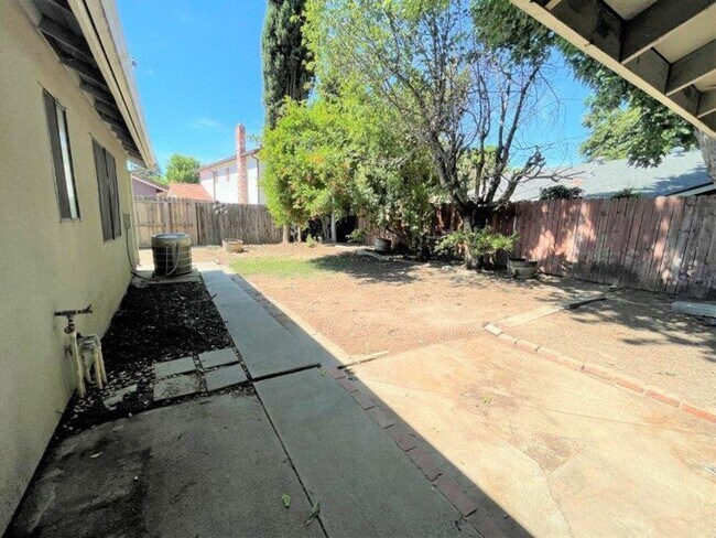 Building Photo - Fantastic 3 Bedroom in Natomas