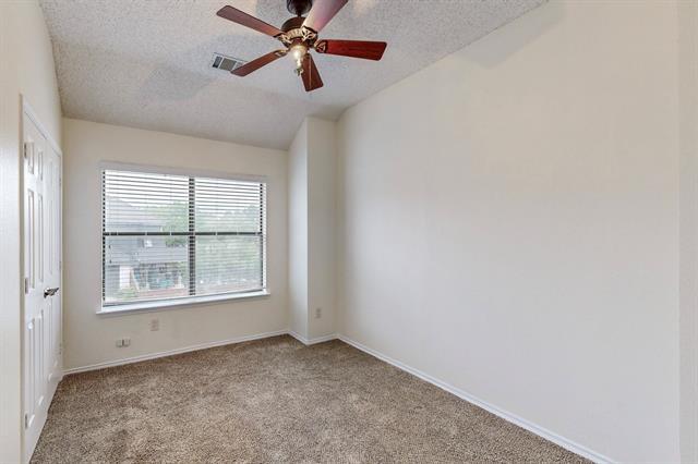 Building Photo - 719 Woodlake Dr