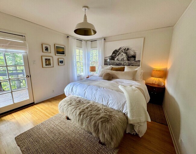 Building Photo - 2828 Laurel Canyon Pl